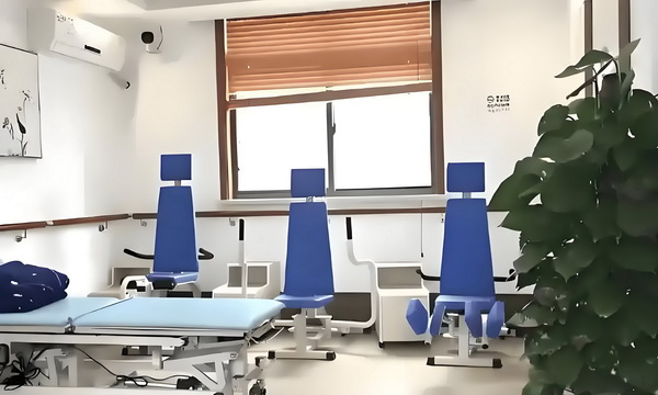 应届本科入深户_2025暑期档总票房破45亿 期档总票房单人间：