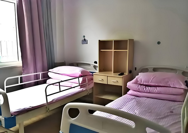 深圳户口2025多少钱_活佛王兴夫“点化”140位女信徒，全程不穿衣服，场面失控 全程不穿衣张地址：